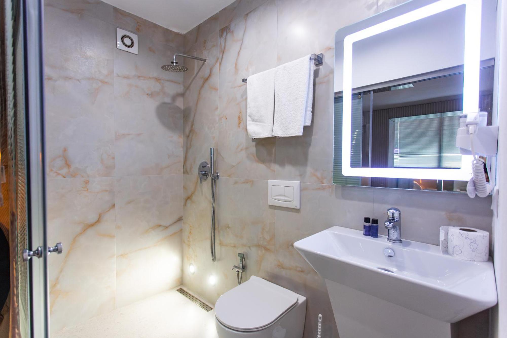 The Bubbles - Jacuzzi Hotel Tirana Exteriör bild