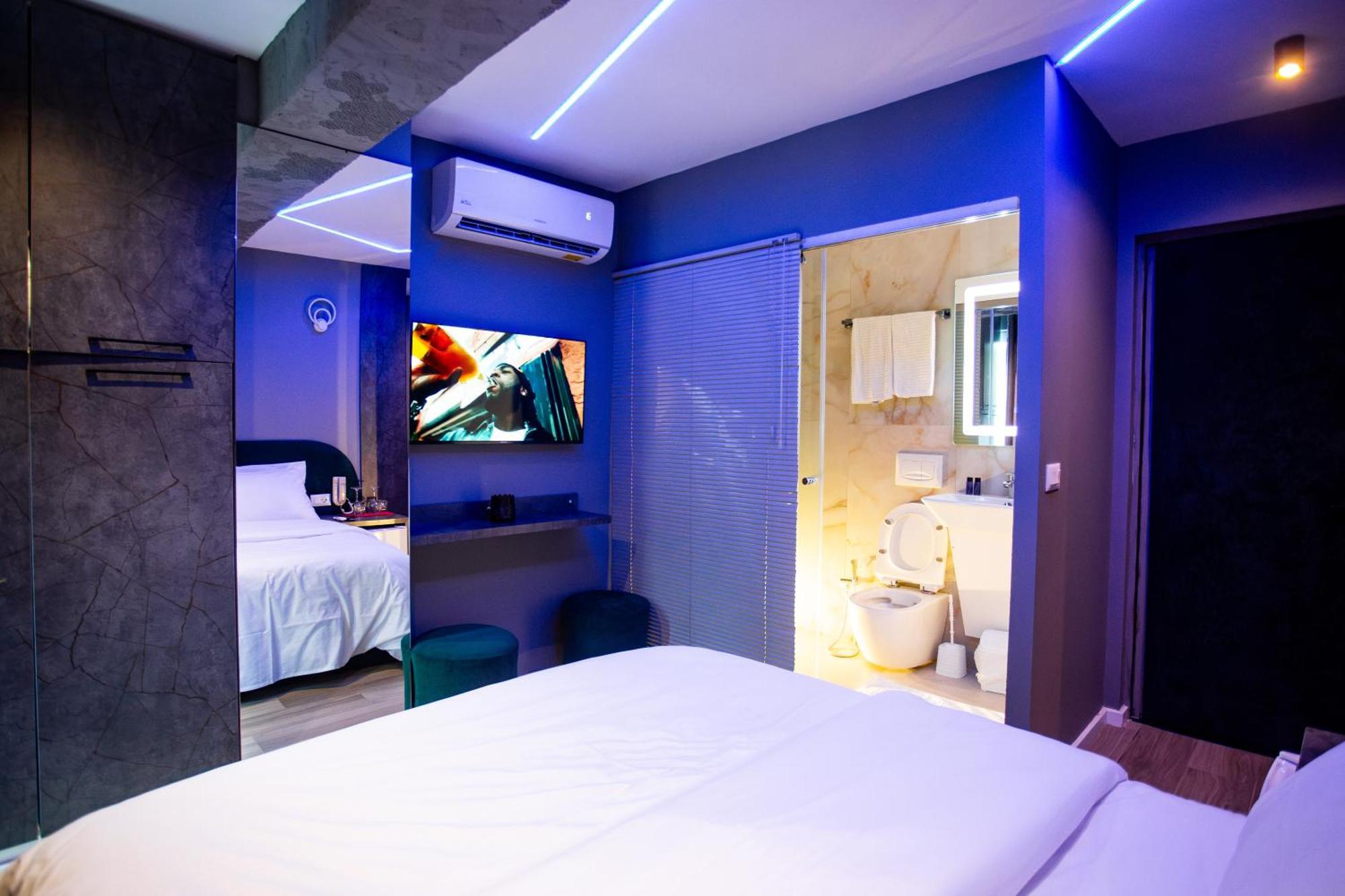 The Bubbles - Jacuzzi Hotel Tirana Exteriör bild