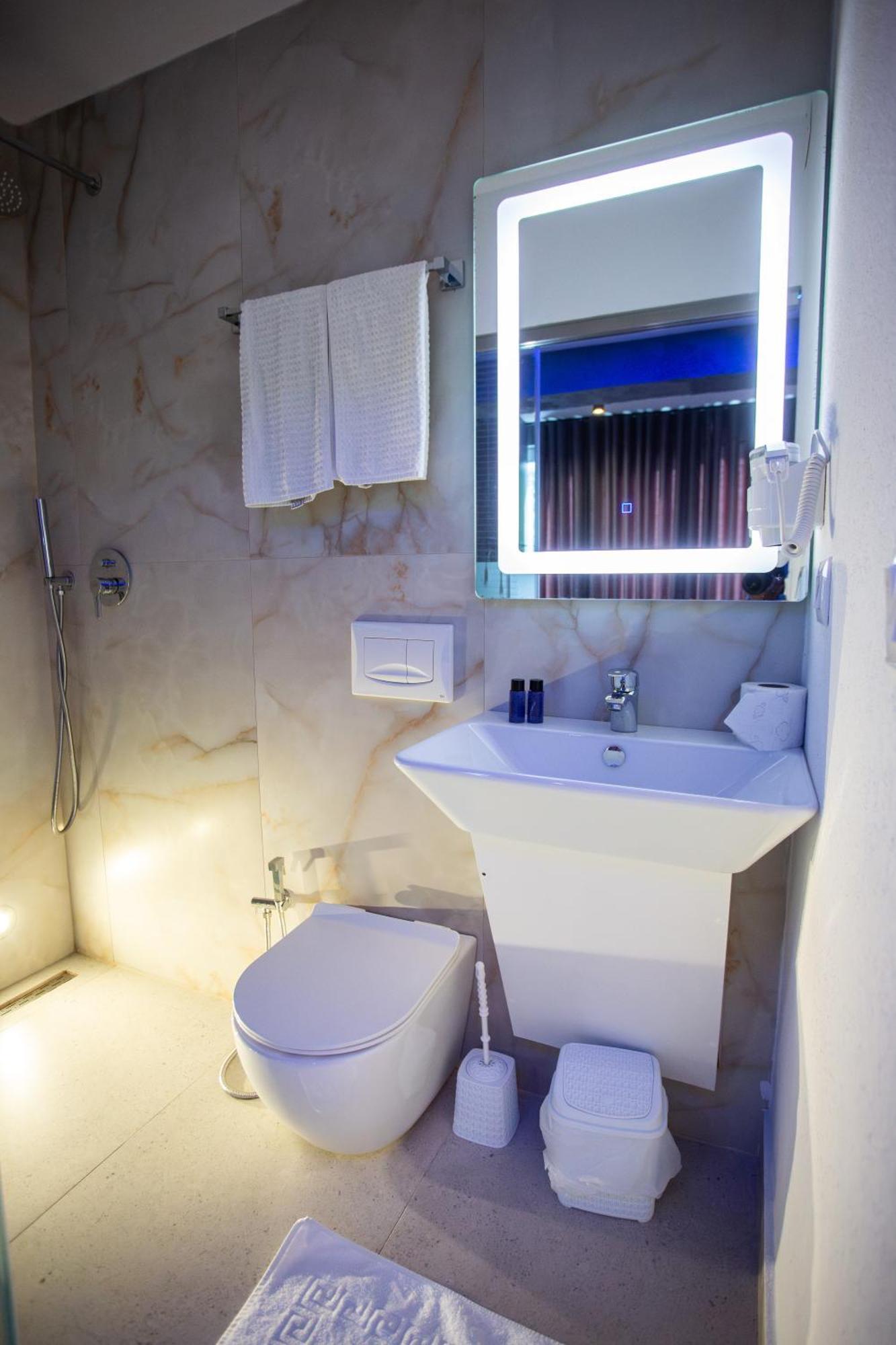 The Bubbles - Jacuzzi Hotel Tirana Exteriör bild