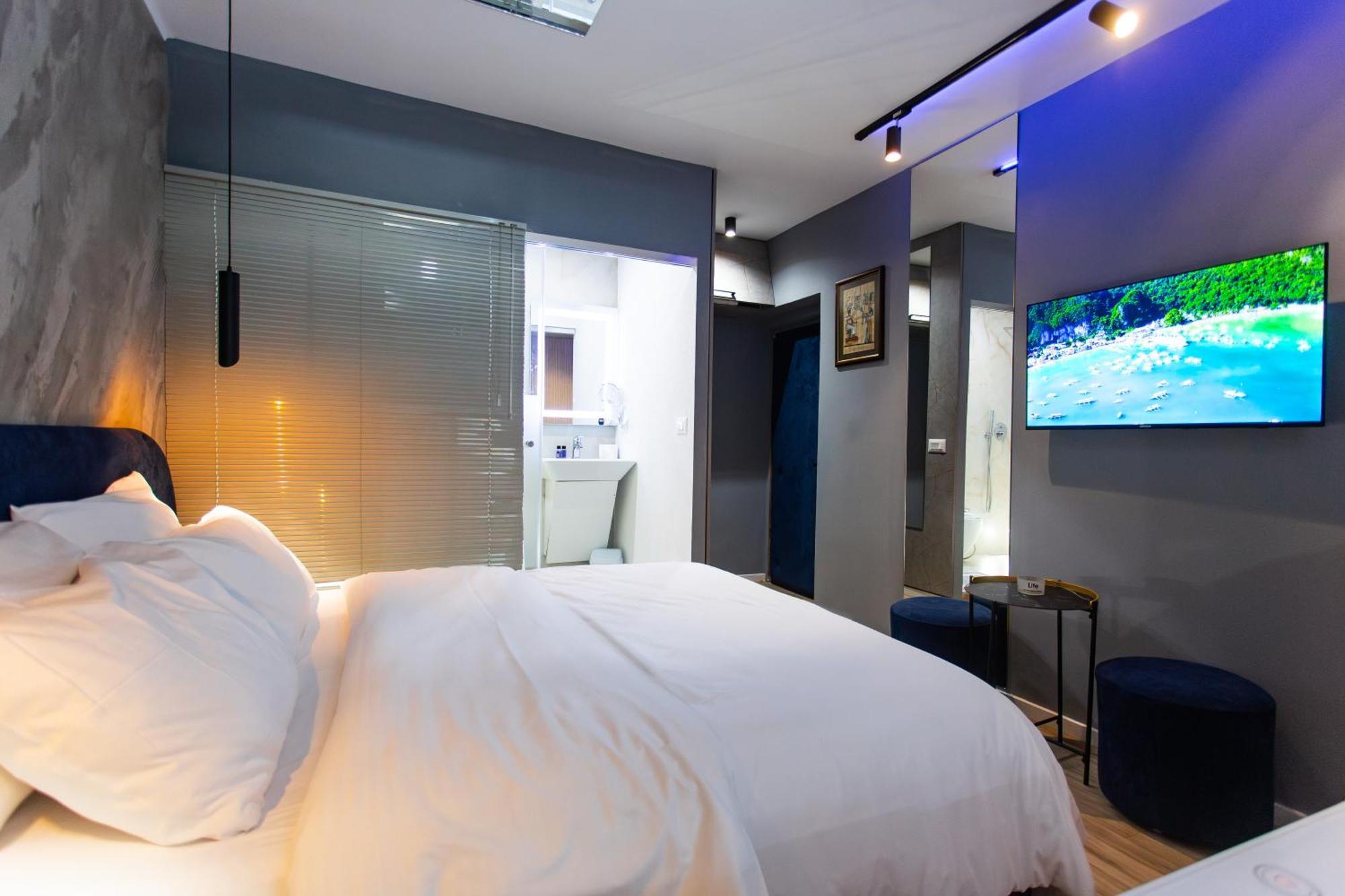 The Bubbles - Jacuzzi Hotel Tirana Exteriör bild