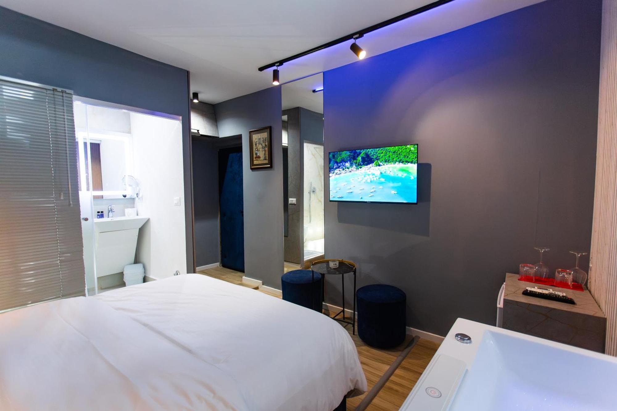 The Bubbles - Jacuzzi Hotel Tirana Exteriör bild
