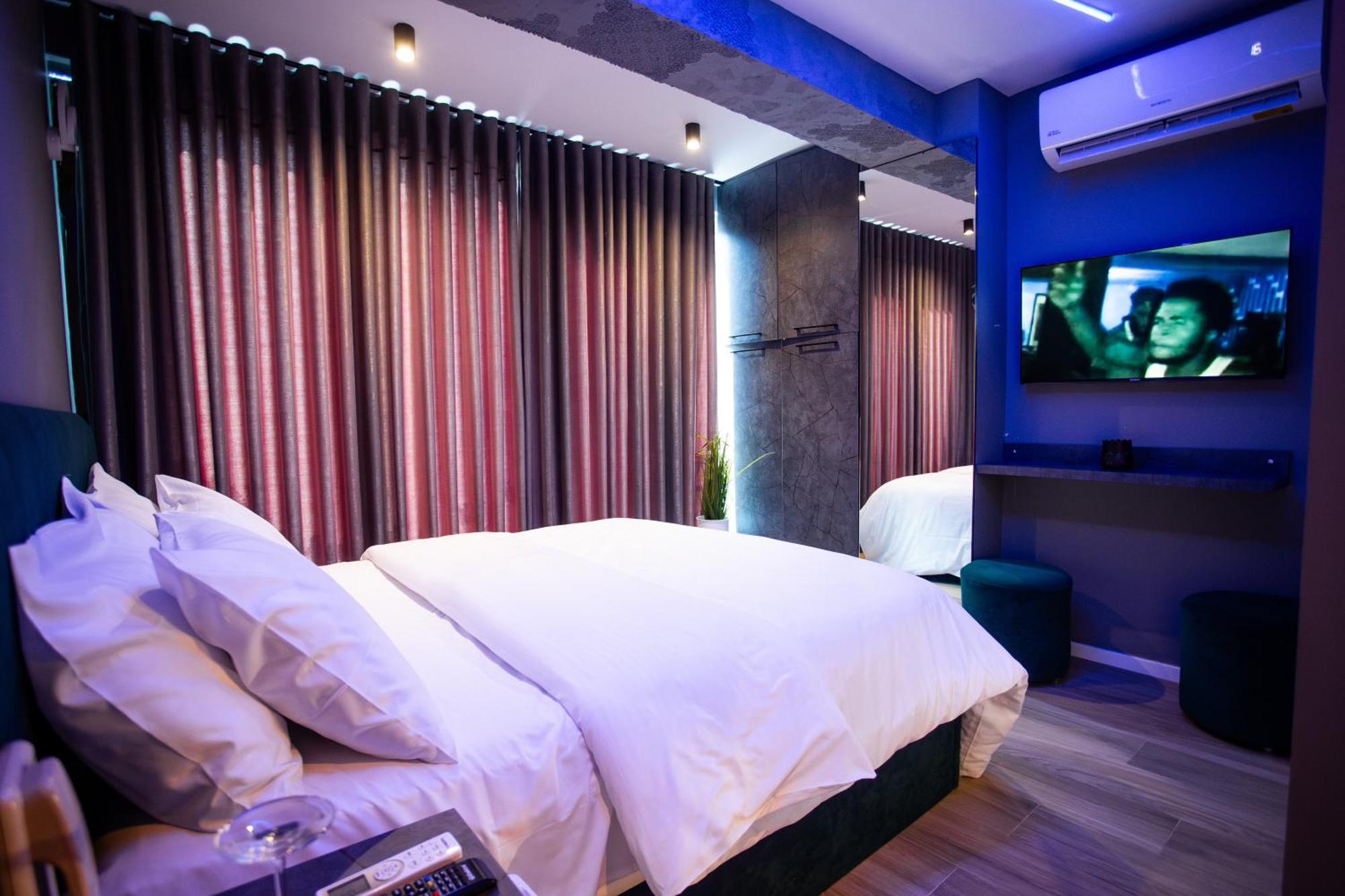 The Bubbles - Jacuzzi Hotel Tirana Exteriör bild