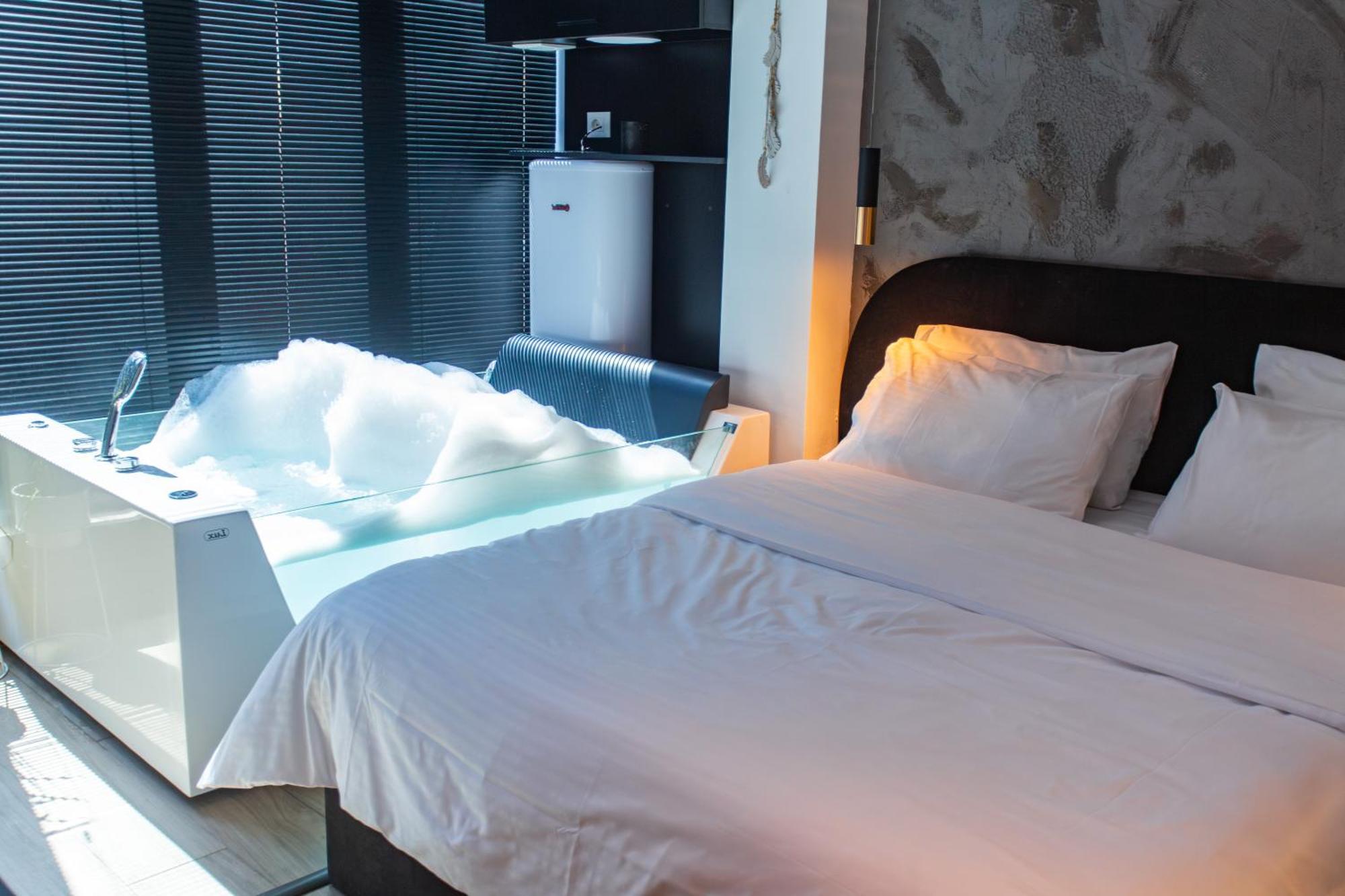 The Bubbles - Jacuzzi Hotel Tirana Exteriör bild