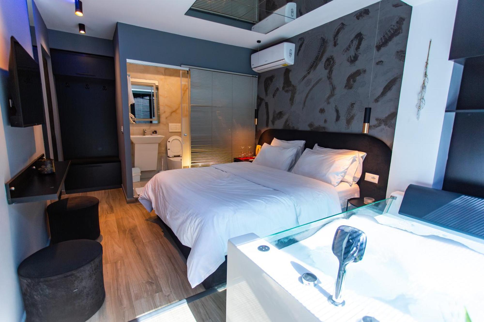 The Bubbles - Jacuzzi Hotel Tirana Exteriör bild